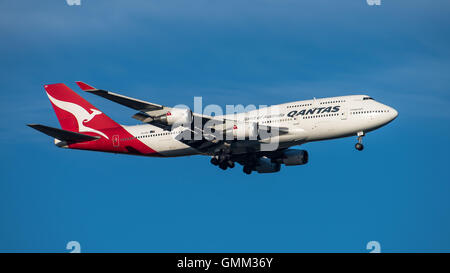 Qantas Boeing 747 im Endanflug nach Sydney Airport auf Samstag, 20. August 2016 Stockfoto