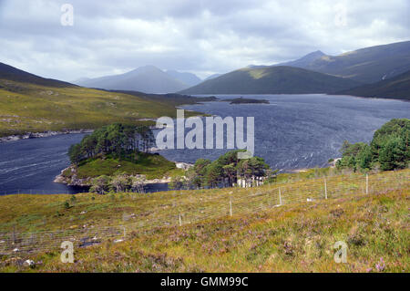 Loch Monar in abgelegenen Glen Strathfarrar, Schottisches Hochland, Schottland, Vereinigtes Königreich Stockfoto