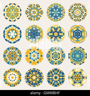 Reihe von sechzehn runden blau gelb Mandala Kaleydoscope geometrischen Ornamenten Kreisen Stock Vektor