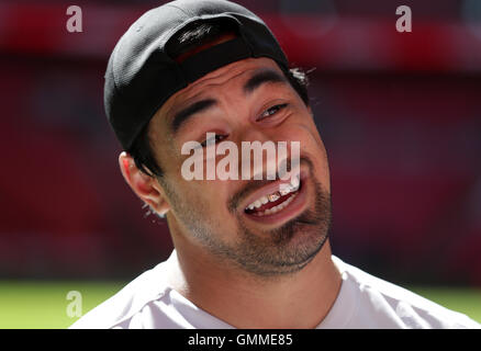 Hull FC Mahe Fonua spricht zu den Medien nach der Kapitän Lauf im Wembley Stadium, London. Stockfoto