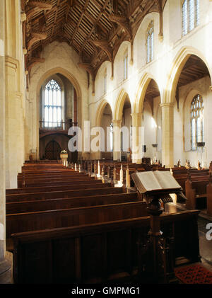 Kirchenschiff & N Seitenschiff der Kirche St. Agnus, Cawston, Blickrichtung WNW Pflug Galerie im Turm. C15th Hammer-Beam Engel Dach. Stockfoto