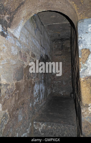 Durchgang in der Krypta, Hexham Abbey, Hexham, Northumberland, England, UK. Stockfoto