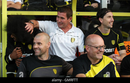 Burton Albion Hamza Choudhury (links) und Manager Nigel Clough während der Himmel Bet Meisterschaft match bei der Pirelli-Stadion, Burton. Stockfoto