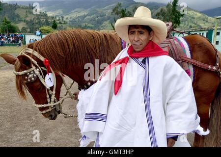 Wettbewerb Paso Fino Pferde - Landwirtschaftsmesse - Fiestas De La Virgen del Carmen in Sapalache "Las Huaringas" - PERU Stockfoto