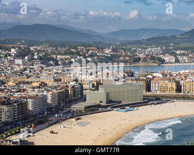 Blick auf San Sebastian-Donostia mit Zurriola Strand und Kursaal n den Vordergrund baskischen Land Spanien Stockfoto