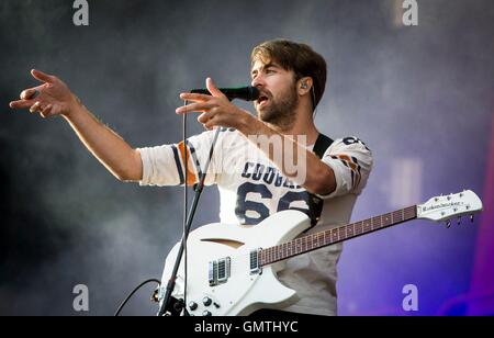 Nur zur redaktionellen Verwendung, führt keine kommerzielle Verwendung ohne vorherige Genehmigung von Festival Republik Justin Hayward-Young von The Vaccines beim Leeds Festival im Braham Park, West Yorkshire. Stockfoto