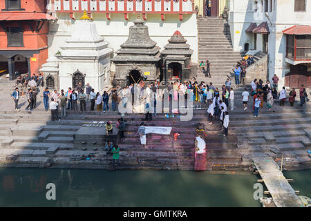 Feuerbestattung-Zeremonie, Pashupatinath Tempel, Kathmandu, Nepal Stockfoto