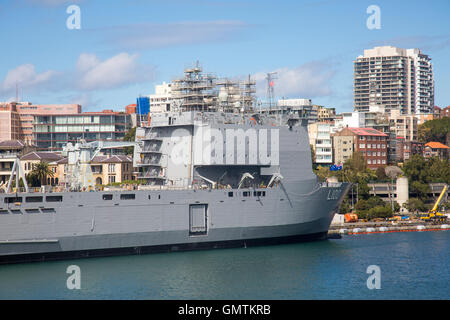 Garden Island Flottenbasis in Sydney mit dem australischen Marineschiff HMAS Choules Landungsschiff in Sydney, Australien Stockfoto