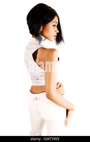 Ein Profil nur wenige ein African American Business-Frau in einem weißen Kleid, Hose und Weste und ihr schwarzes Haar, stehend für weiße backgr Stockfoto