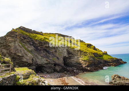 Tintagel Castle im Bild an einem sonnigen Sommernachmittag, Cornwall, UK Stockfoto