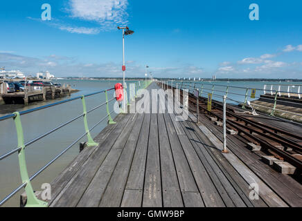 Hythe Pier im Hafen Southampton Hampshire Hythe England Stockfoto