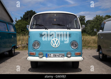 Celle, Deutschland - 7. August 2016: Vorderansicht eines Volkswagen Kombi Typ 2 auf der Jahrestagung der Kaefer Stockfoto