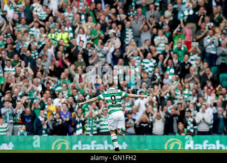 Celtic Leigh Griffiths feiert erzielte sein erste Tor Seiten während des Ladbrokes Scottish Premier League-Spiels im Celtic Park, Glasgow. Stockfoto