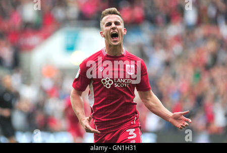 Bristol City Joe Bryan feiert sein Tor zum 2: 1 während der Himmel Bet Meisterschaft im Ashton Gate, Bristol übereinstimmen. Stockfoto