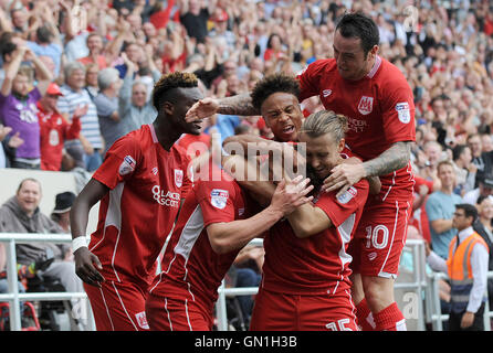 Bristol City Joe Bryan feiert sein Tor zum 2: 1 während der Himmel Bet Meisterschaft im Ashton Gate, Bristol übereinstimmen. Stockfoto