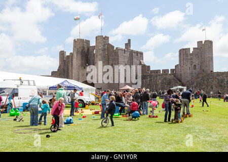 Frühling Fayre in Pembroke Castle - mittelalterliche Tag Stockfoto