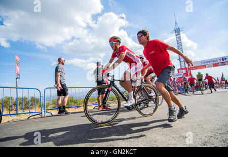 La Camperona, Spanien. 27. August 2016. Rudy Molard (Cofidis) beendet die 8. Etappe des Radrennen "La Vuelta a España" (Spanien-Rundfahrt) zwischen Villalpando und Klettern von La Camperona am 27. August 2016 in Leon, Spanien. Bildnachweis: David Gato/Alamy Live-Nachrichten Stockfoto