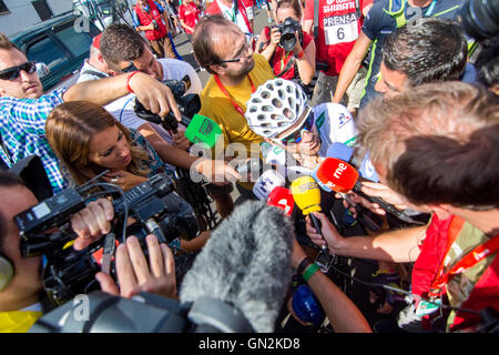 La Camperona, Spanien. 27. August 2016. Alejandro Valverde (Movistar Team) während der Pressekonferenz nach Abschluss der 8. Etappe des Radsports Rennen "La Vuelta a España" (Spanien-Rundfahrt) zwischen Villalpando und Klettern von La Camperona am 27. August 2016 in Leon, Spanien. Bildnachweis: David Gato/Alamy Live-Nachrichten Stockfoto