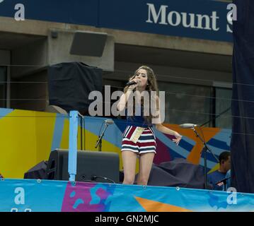 Flushing, NY, USA. 27. August 2016. Laura Marano in die Teilnehmerliste für den 21. jährlichen Arthur Ashe Kids Day präsentiert von Hess, USTA Billie Jean King National Tennis Center, Flushing, NY 27. August 2016. Bildnachweis: Lev Radin/Everett Collection/Alamy Live-Nachrichten Stockfoto