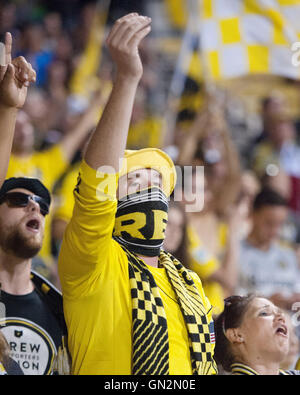 Columbus, Ohio, USA. 27. August 2016. Ein Fan der Mannschaft SC Jubel sein Team auf während des Spiels gegen San Jose.Columbus, OH, USA. Bildnachweis: Brent Clark/Alamy Live-Nachrichten Stockfoto