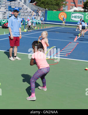 New York, USA. 27. August 2016. Atmosphäre bei Arthur Ash Kids Day 2016 bei US Open Tennis Championship gesponsert von Hess Credit: Lev Radin/Alamy Live-Nachrichten Stockfoto