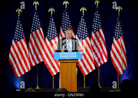 Pembroke Pines, Florida, USA. 27. August 2016. Demokratischen Vize-Präsidentenkandidat Tim Kaine Treffen mit Bürgermeistern und gewählten Beamten für eine Politik treffen im Südwesten Focal Point Senior Center am Samstag, 27. August in Pembroke Pines, Florida. Bildnachweis: MediaPunch Inc/Alamy Live-Nachrichten Stockfoto