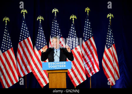 Pembroke Pines, Florida, USA. 27. August 2016. Demokratischen Vize-Präsidentenkandidat Tim Kaine Treffen mit Bürgermeistern und gewählten Beamten für eine Politik treffen im Südwesten Focal Point Senior Center am Samstag, 27. August in Pembroke Pines, Florida. Bildnachweis: MediaPunch Inc/Alamy Live-Nachrichten Stockfoto