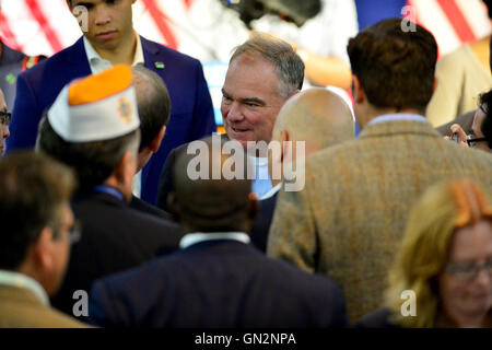 Pembroke Pines, Florida, USA. 27. August 2016. Demokratischen Vize-Präsidentenkandidat Tim Kaine Treffen mit Bürgermeistern und gewählten Beamten für eine Politik treffen im Südwesten Focal Point Senior Center am Samstag, 27. August in Pembroke Pines, Florida. Bildnachweis: MediaPunch Inc/Alamy Live-Nachrichten Stockfoto