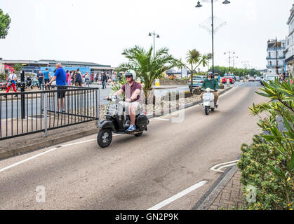 Isle Of Wight, UK. 27. August 2016. Weltweit größte Sammlung von Vintage und moderne Scooter - The Isle Of Wight International Scooter Rally 2016 das erste Isle Of Wight International Scooter Rally wurde im Jahr 1980 hat, Rollerfahrer kommen jedes Jahr im August da, mit geschätzten 5000 Fahrer und Bikes von British Scooter Rally Association und das VFM Scooter Kollektiv organisierte, der Rallye an Stärke jedes Jahr. Bildnachweis: Paul Chambers/Alamy Live-Nachrichten Stockfoto