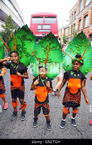 London, UK. 28. August 2016. Kindertag bei den Notting Hill Carnival in London Kredit genießen die Teilnehmer: Paul Brown/Alamy Live News Stockfoto