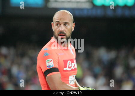 Napoli, Italien. 27. August 2016. Pepe Reina, Torwart (SSC Napoli) in Aktion während Fußball-match zwischen SSC Napoli und AC Milan im Stadio San Paolo in Napoli Kamehameha Ergebnis Napoli vs. AC Mailand 4-2 Credit: Salvatore Esposito/Alamy Live News Stockfoto