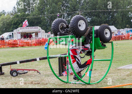 Earls Barton, Northamptonshire, 28. August 2016, Jez Avery-Stunt-Show. Earls Barton Rallye und Land Fayre, schönem Wetter ganztägig nach gestrigen auswaschen. Bildnachweis: Keith J Smith. / Alamy Live News Stockfoto