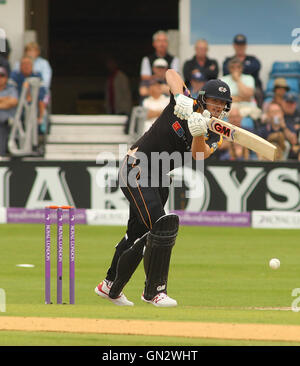 Carnage Headingley Stadium, Leeds, UK.  Sonntag, 28. August 2016.   Jack Lees von Yorkshire Wimper gegen Surrey während der Royal London einen Tag Cup Semi Finale zwischen Yorkshire Wikinger und Surrey Bild von Stephen Gaunt/Touchlinepics.com/Alamy Live News Stockfoto