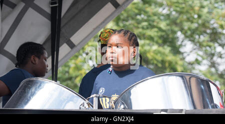 London, 28. August 2016, Teilnehmer an der Notting Hill Carnival Kredit: Ian Davidson/Alamy Live News Stockfoto