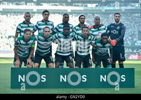 Lissabon, Portugal. 28. August 2016. Sporting-Team in Aktion während der portugiesischen Liga Fußballspiel zwischen Sporting und Porto, im Estádio Alvalade XXI, in Lissabon, Portugal, am 28. August 2016 statt. Bildnachweis: Bruno de Carvalho/Alamy Live News Stockfoto