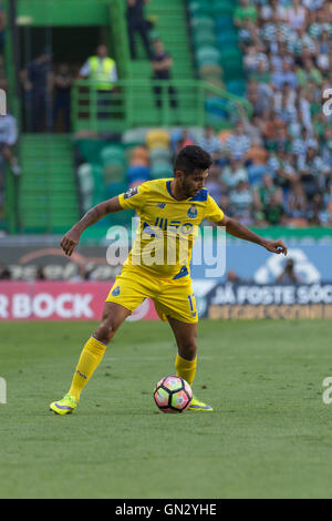 Lissabon, Portugal. 28. August 2016. Portos mexikanischen vorwärts Jesus Corona (17) während des Spiels Sporting CP Vs FC Porto gutschreiben: Alexandre de Sousa/Alamy Live News Stockfoto