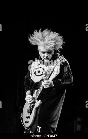 Northampton, Massachusetts, USA, 27. August 2016. Buzz Osborne, Gründungsmitglied, Gitarrist und lead-Sänger für Melvins, im Teatro Calvin. Stockfoto