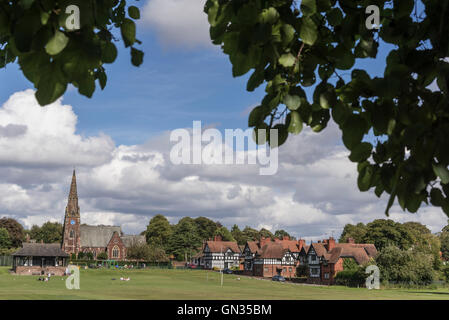 Thornton Hough Dorfanger. Wirral Merseyside. Stockfoto