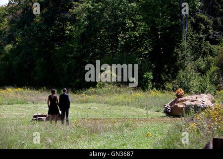 US-Präsident Barack Obama und First Lady Michelle Obama stehen für einen Moment der Stille auf der Flight 93 National Memorial September 11, 2011 in Shanksville, Pennsylvania. Stockfoto