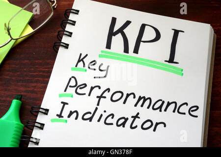 Key Performance Indicators KPI auf einem Notizblock mit Marker geschrieben. Stockfoto