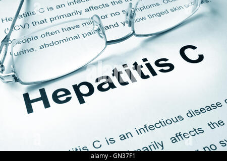 Hepatitis C auf einer Seite geschrieben. Medizinisches Konzept. Stockfoto