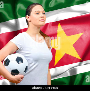 Stolze Frau Fußball-Fan von Suriname Stockfoto