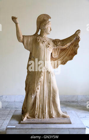 Statue der „Athena Fighting“ aus der Villa Papyri in Herculaneum, nationales Archäologisches Museum, Neapel, Italien Stockfoto