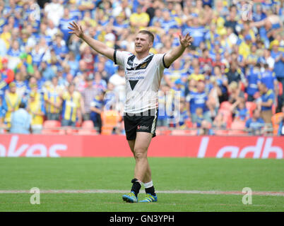 Hull FC Scott Taylor feiert Sieg während des Spiels der Challenge-Cup-Finale im Wembley Stadium, London. Stockfoto