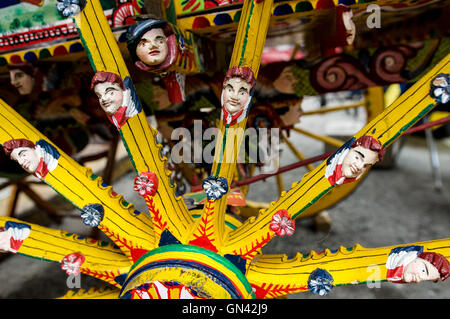 Detail einer sizilianischen Karren mit einem religiösen Statue auf dem kleinen Italien-Festival in Pittsburgh Bloomfield Nachbarschaft. Stockfoto