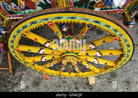 Detail einer sizilianischen Karren mit einem religiösen Statue auf dem kleinen Italien-Festival in Pittsburgh Bloomfield Nachbarschaft. Stockfoto