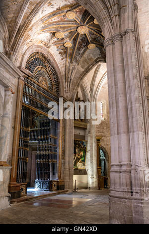 Detail der Gewölbe der Kathedrale unserer lieben Frau von Grace und Saint Julian von Cuenca. Kastilien-La Mancha, Spanien. Stockfoto