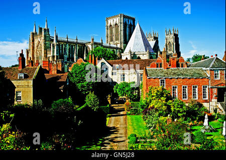 York MInster von Stadtmauern, York Stockfoto