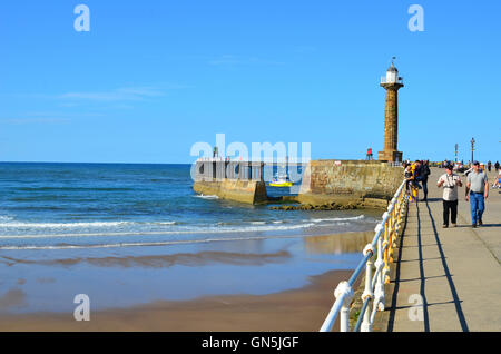 Boot in Whitby Hafen North Yorkshire England UK Stockfoto