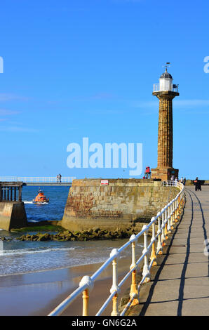 RNLI-Rettungsboot in Whitby Hafen North Yorkshire England UK Stockfoto